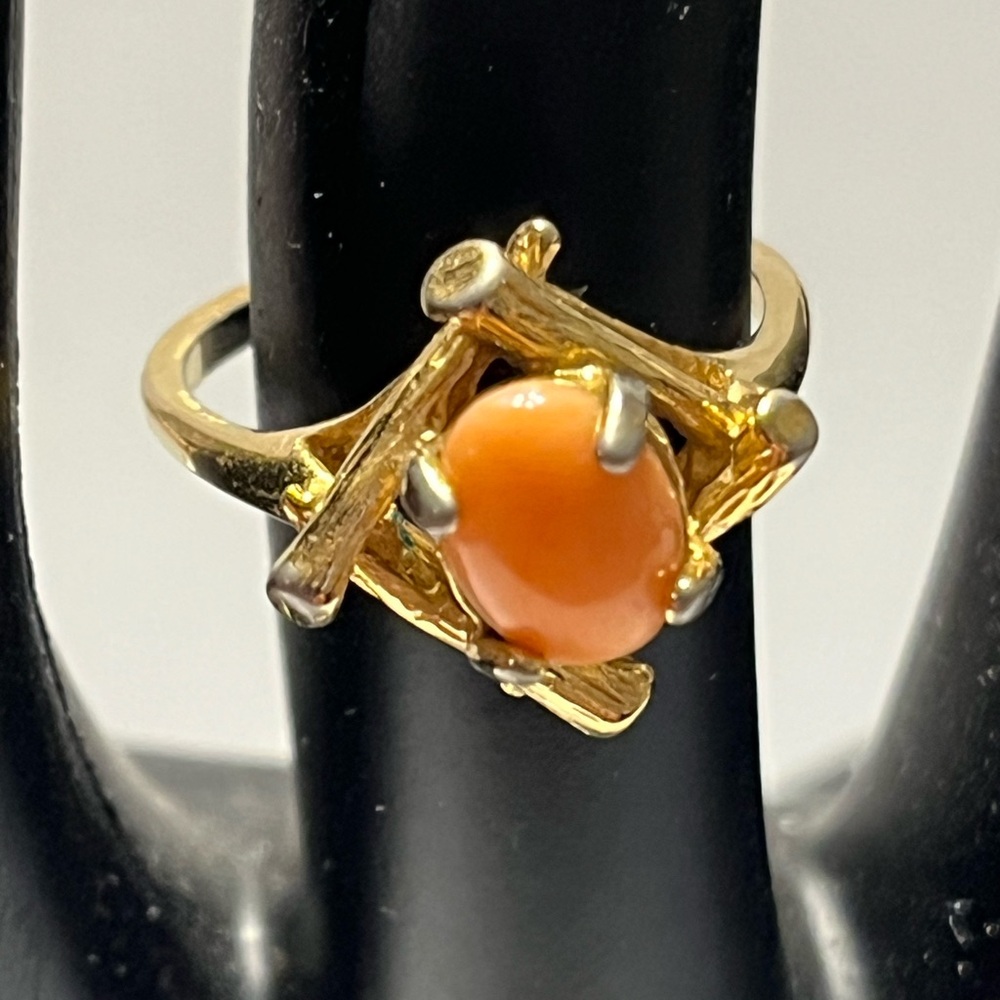 Coral Solitaire Ring 18KT electroplated Size 6. Pre owned